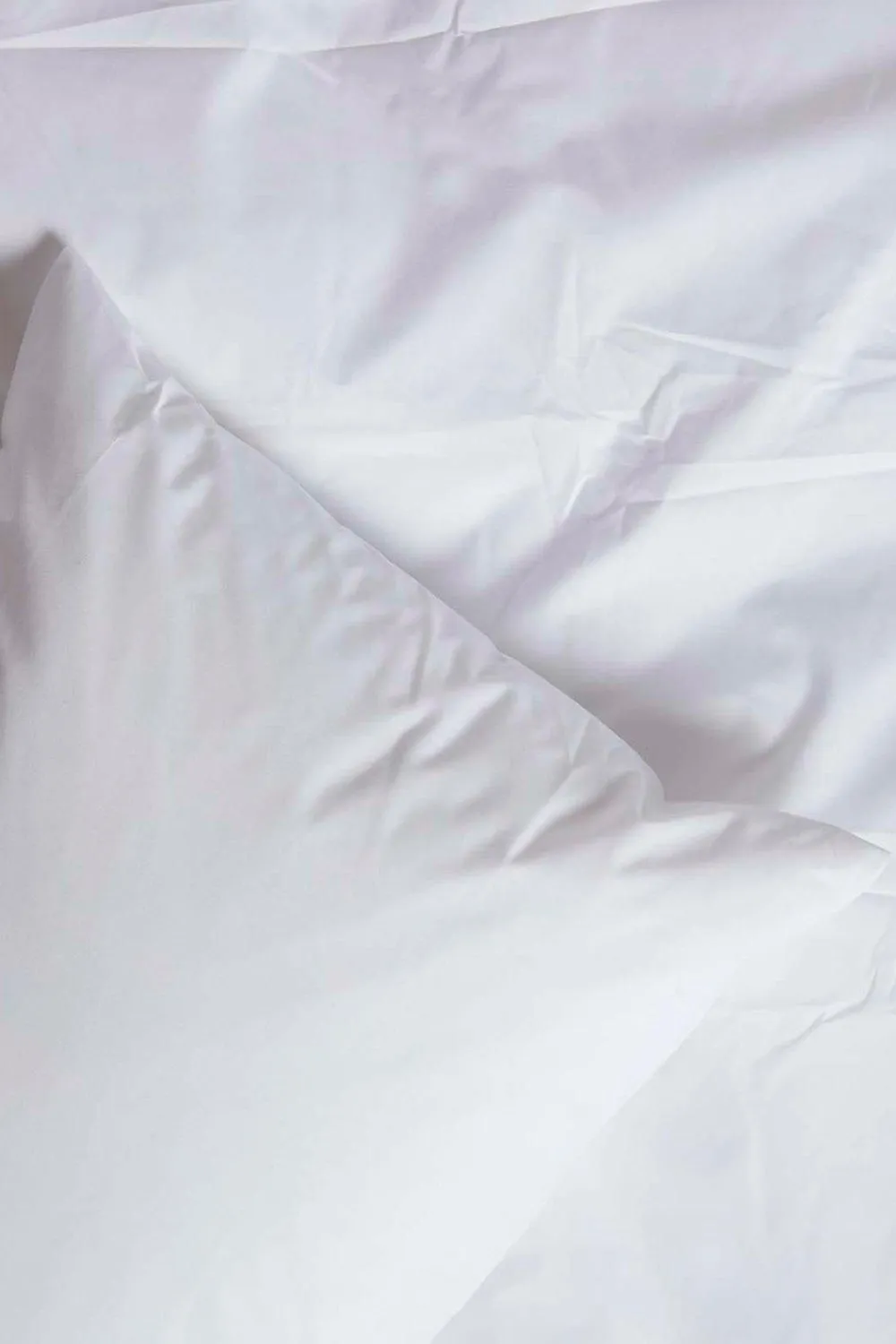 Homescapes Waterproof Pillow Protectors 40 x 80 cm, Pack of 4 in White 6