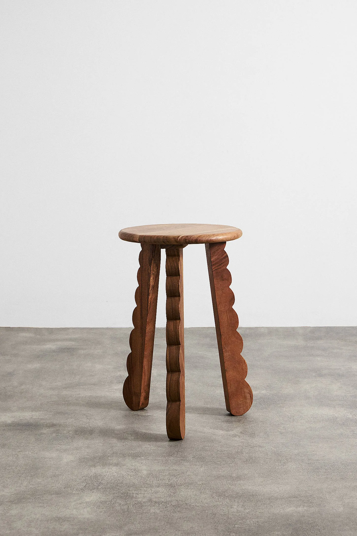 Scalloped Side Table - Brown 4