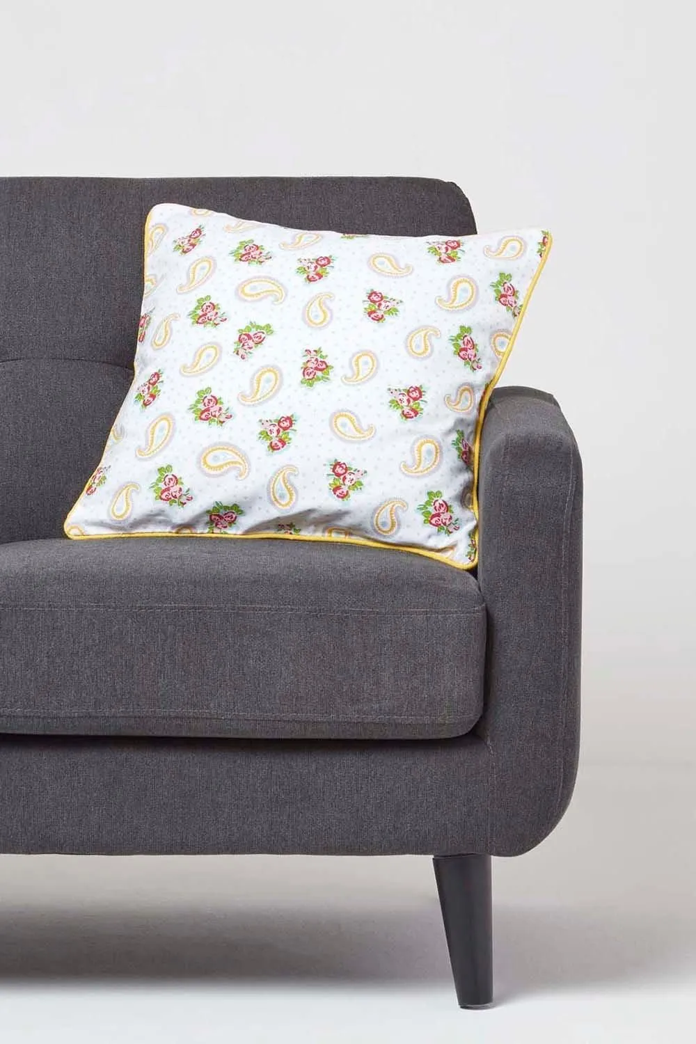 Homescapes Cotton Paisley & Dots Cushion Cover in White 2