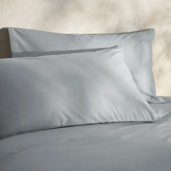 100% Egyptian Cotton 220 Thread Count Standard Pillowcase Pair 1