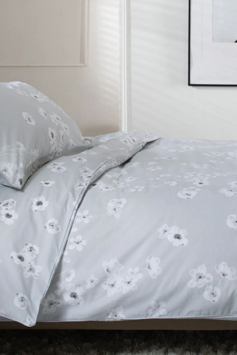 The Lyndon Company Petite Fleure Printed 100% Cotton Duvet Cover Set with Piped Edges in Grey 3