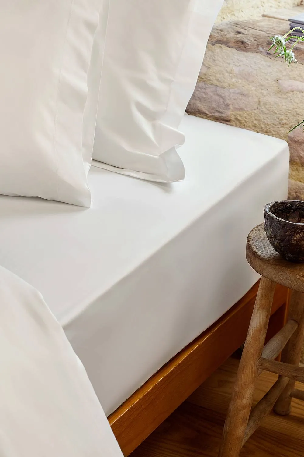 CHRISTY Pure Cotton Percale Fitted Sheets in Ivory 1
