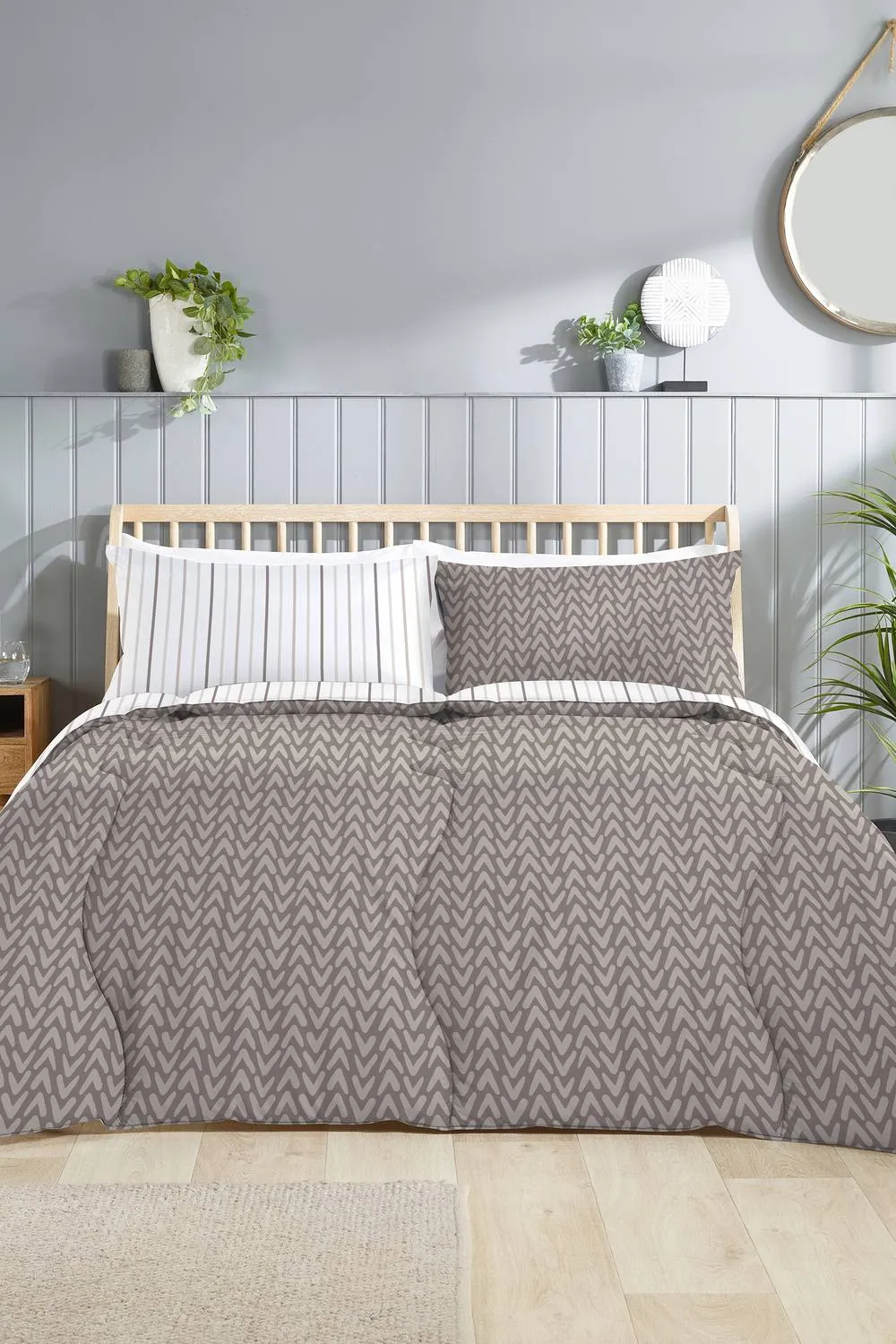 Slumberdown Coverless Comfort Abstract 10.5 Tog Reversible Duvet & 2 Pillowcases