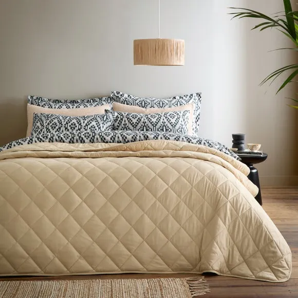 Helston Quilted Bedspread 1