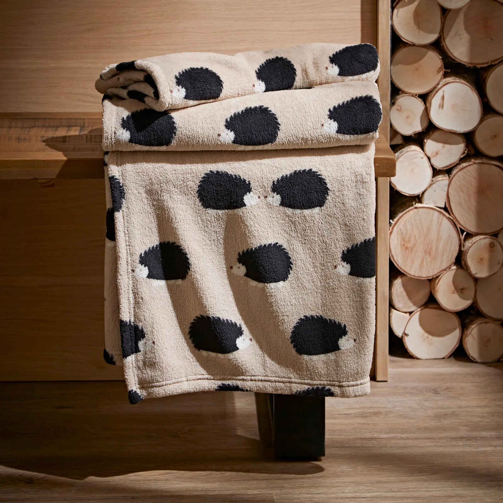 Hattie the Hedgehog Printed Throw Brown/Black/White