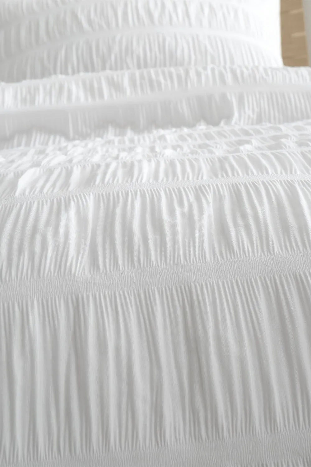 Catherine Lansfield Seersucker Duvet Cover & Pillowcase Set in White 3