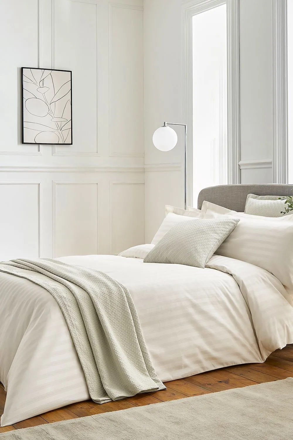 1951 'Adan' Cotton Sateen Duvet Cover in Off-White 1
