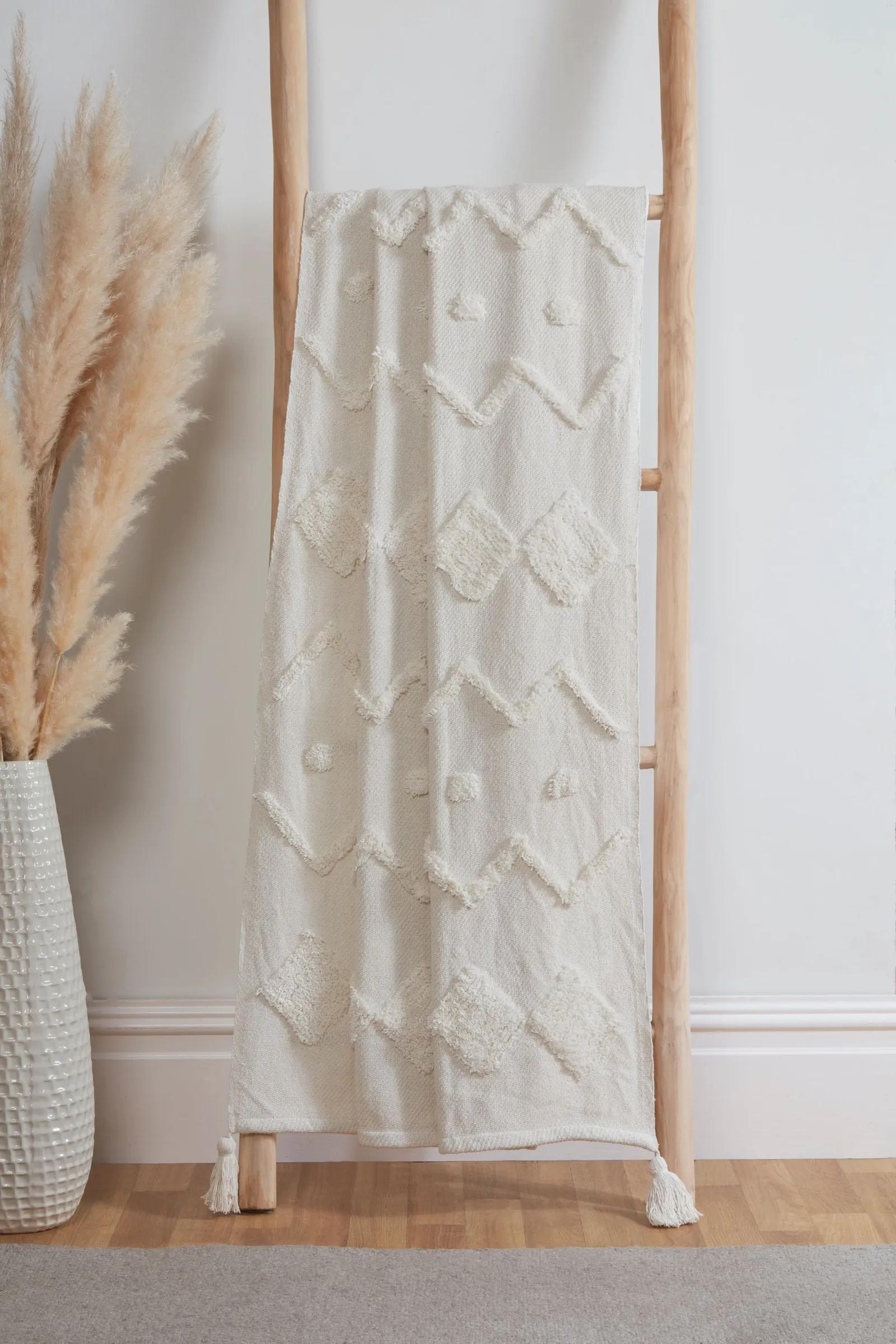 Rapport Home Juniper Cotton Tufted Patterned Throw in Cream