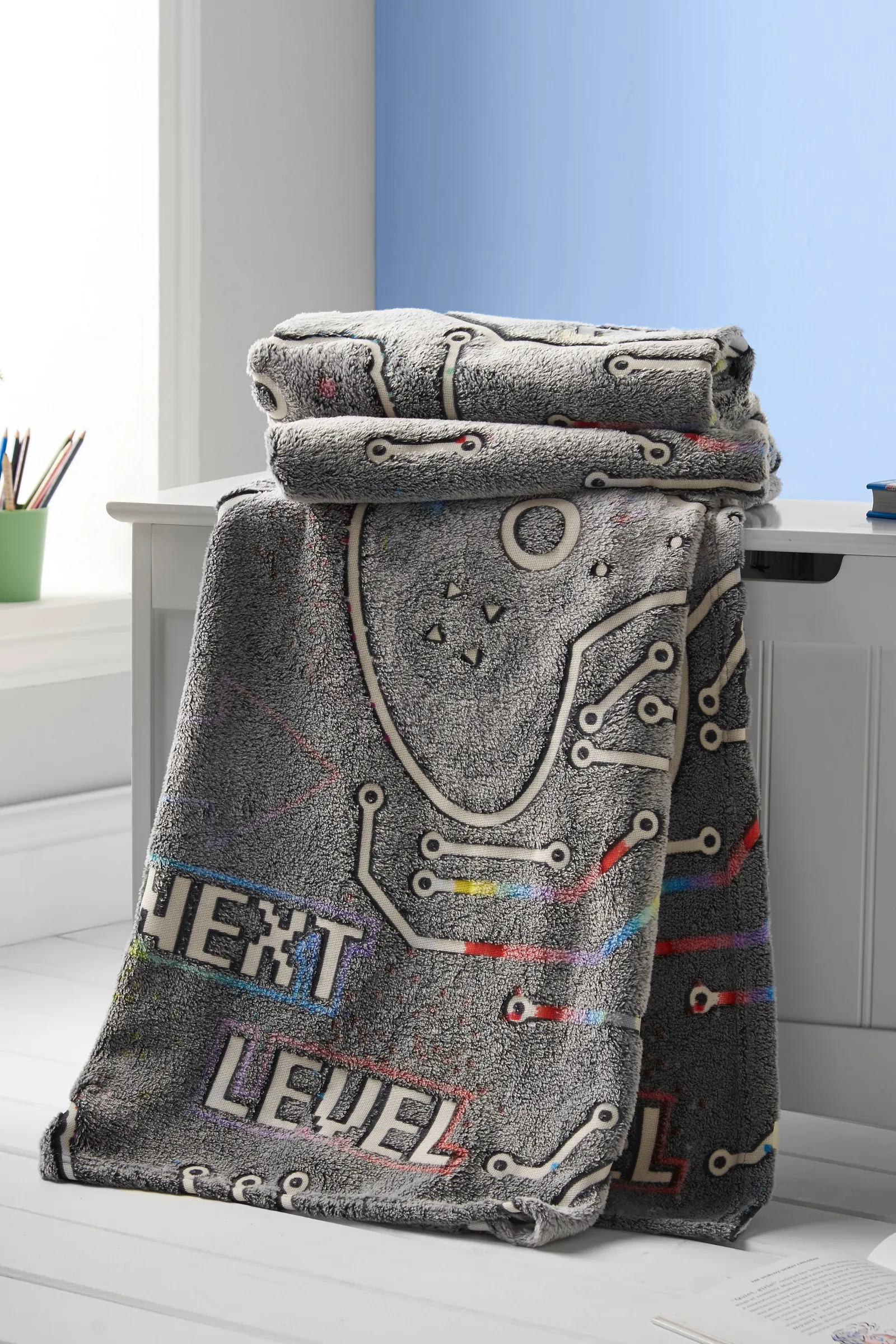 Catherine Lansfield 'Game Over' Glow in the Dark Fleece Cosy Fleece Blanket Throw in Black