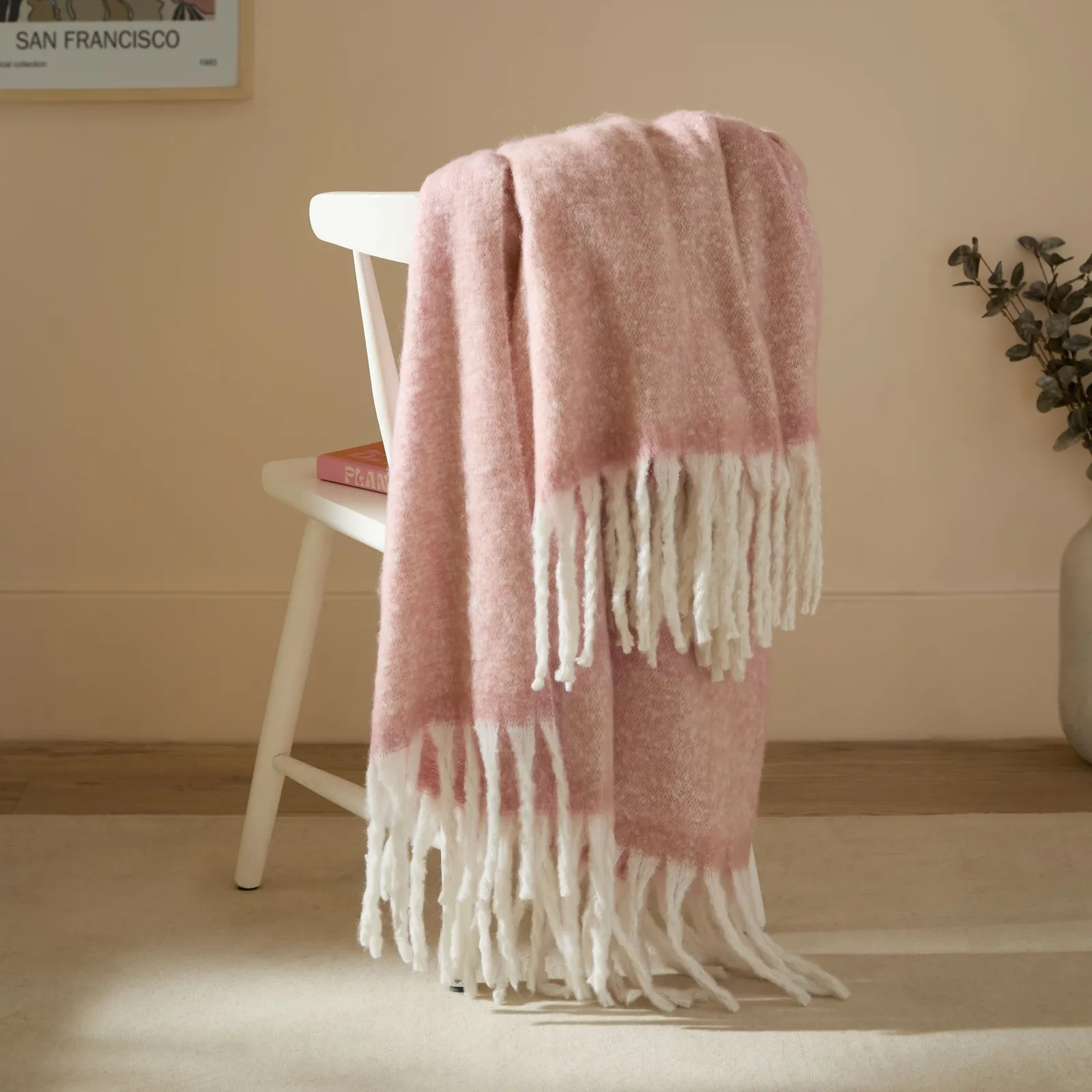 Furn Cozy Woven Tasselled Throw in Pink