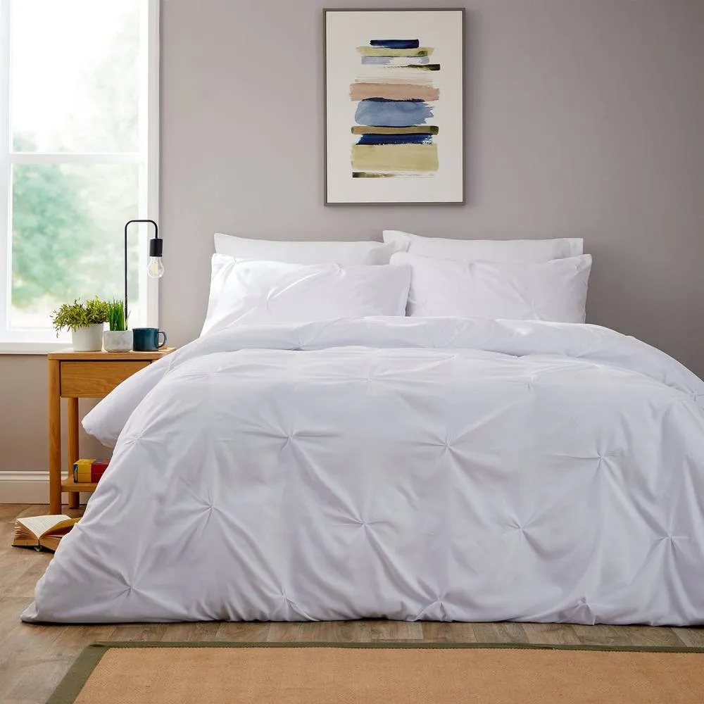 New Edge Blinds Pintuck Duvet Set in White