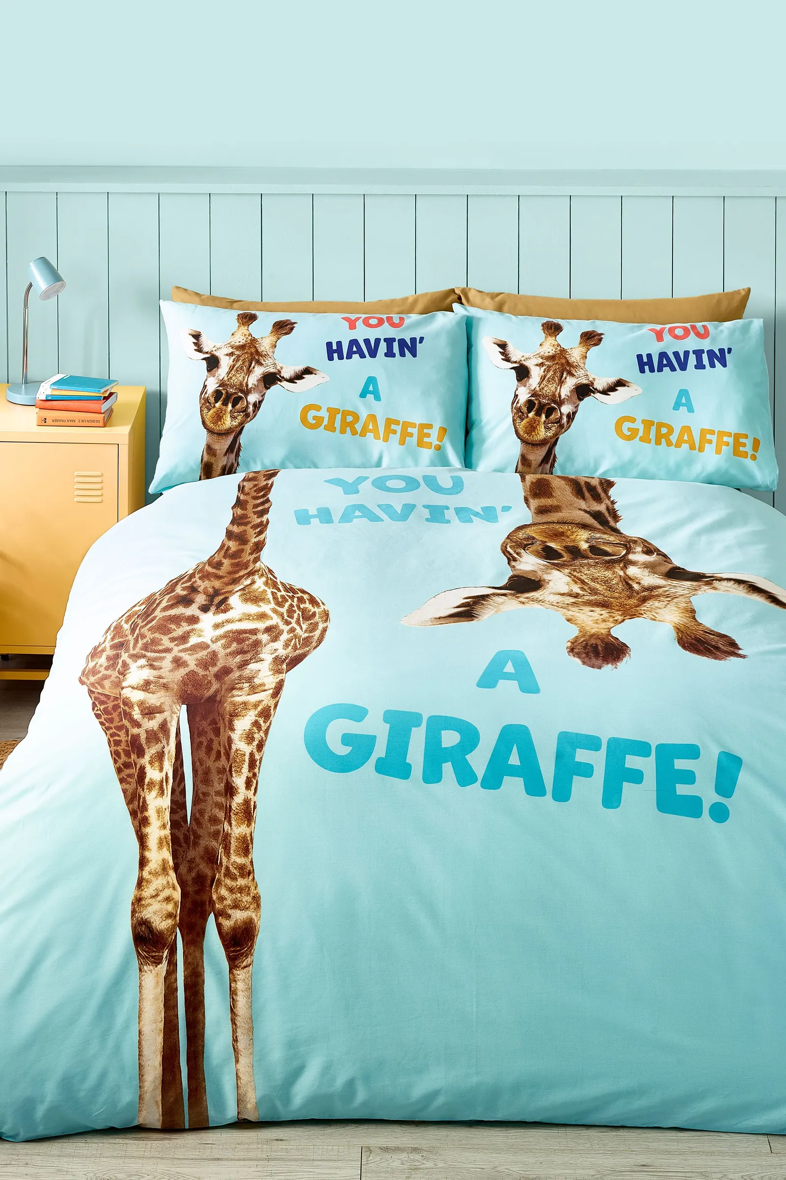 Catherine Lansfield 'Havin A Giraffe' Reversible Duvet Cover Set in Aqua