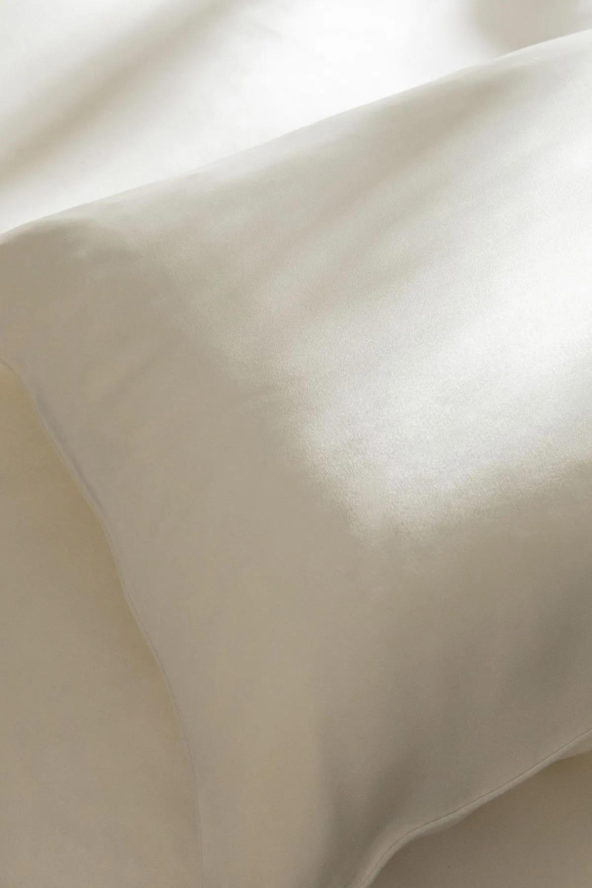 Soak&Sleep Pure Mulberry Silk Housewife Pillowcase Pair in Ivory 3