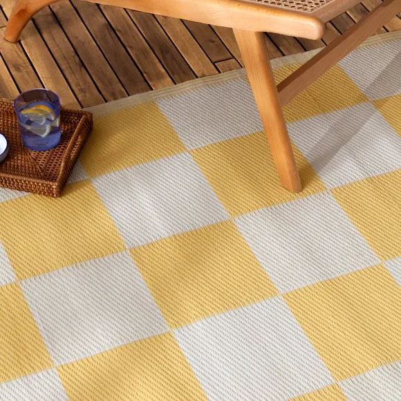 Furn. Checkerboard Indoor Outdoor Rug 2