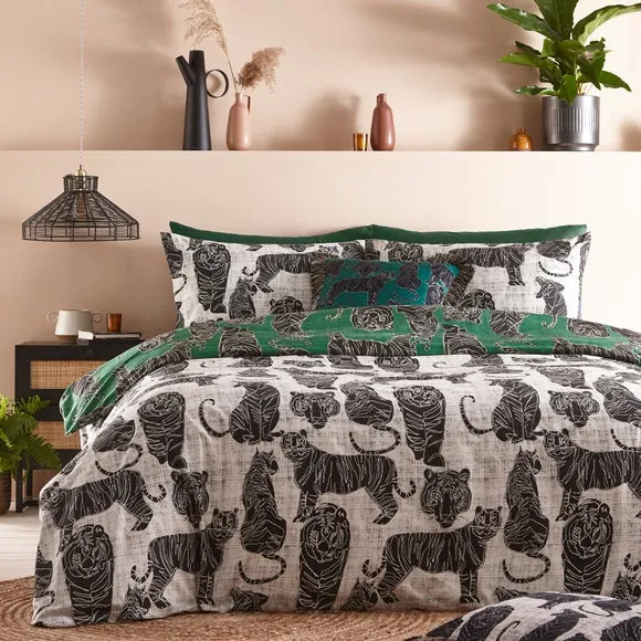 Furn. Wildcat Duvet Cover and Pillowcase Set Jungle Green 2