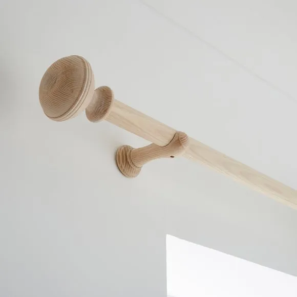 Oval Ribbed Wood Curtain Pole 1
