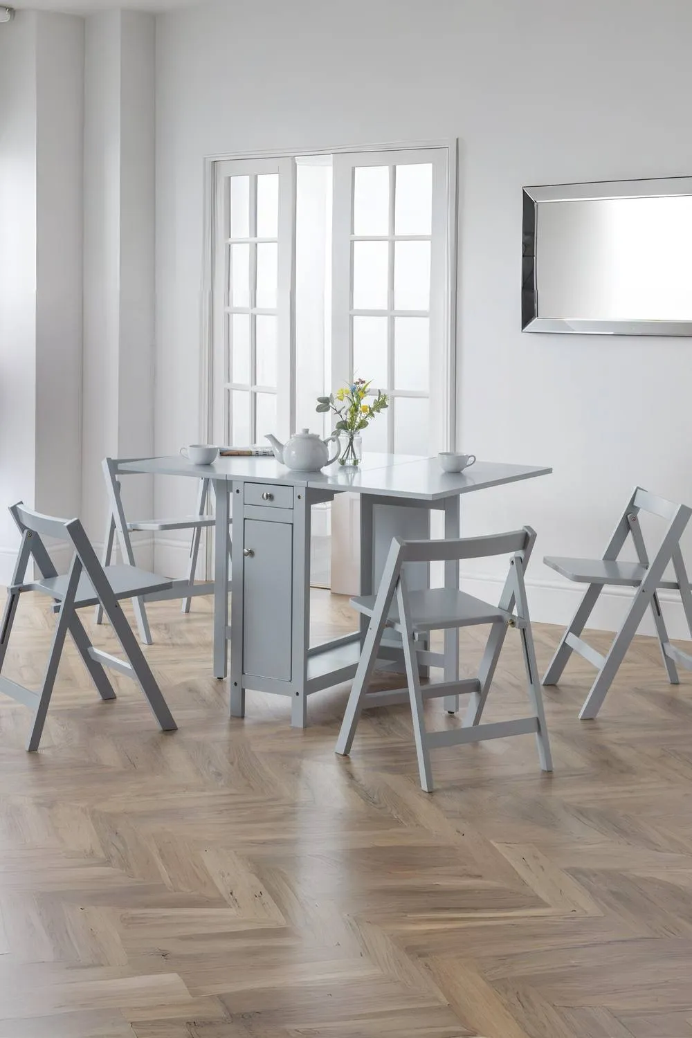 Julian Bowen Savoy 4 Seater Drop Leaf Gateleg Dining Set with Folding Chairs in Light Grey
