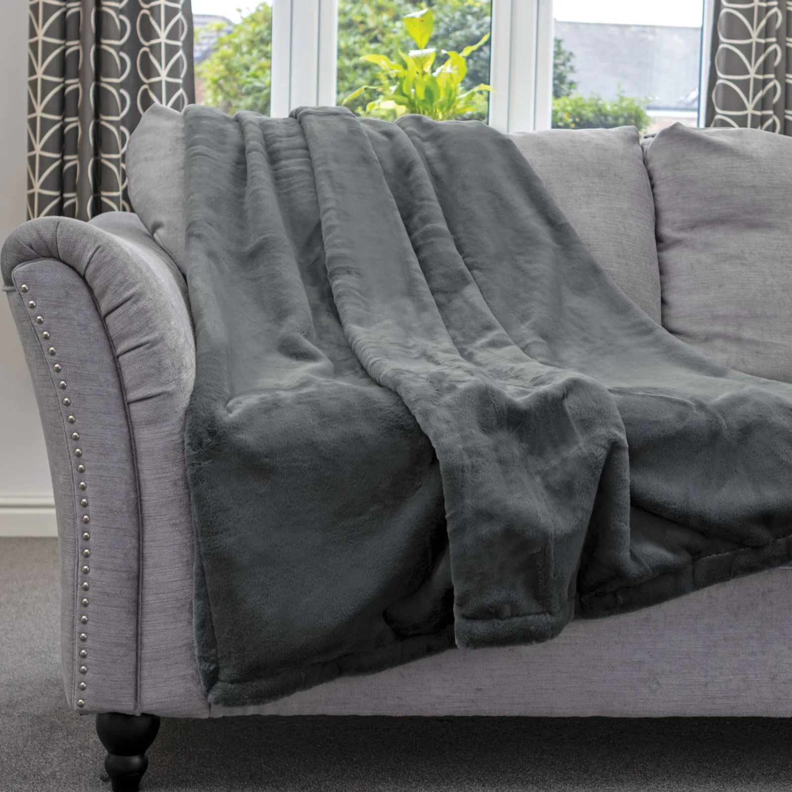Dreamcatcher Luxury Faux Fur Polyester Throw Over Blanket 160x130cm in Dark Grey