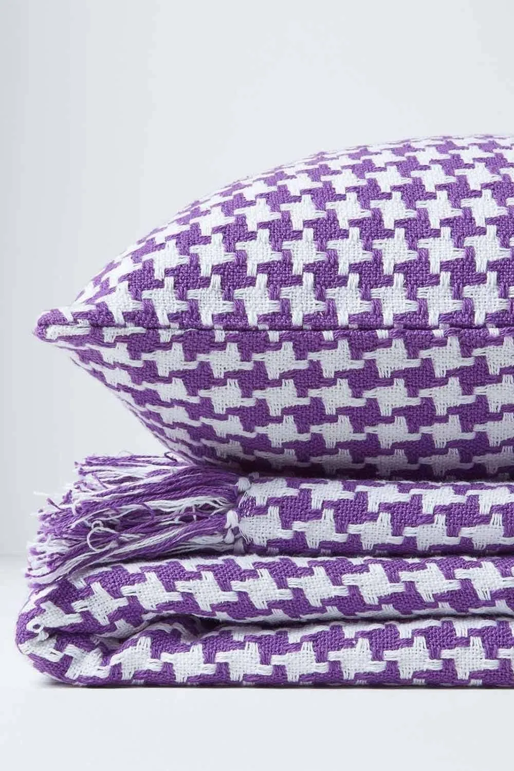 Homescapes Houndstooth 100% Cotton Cushion Cover in Purple 5