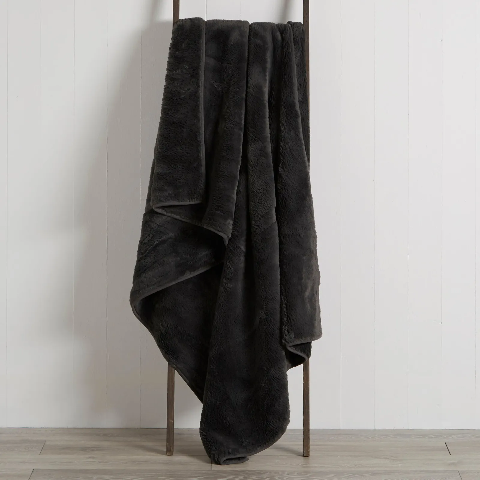 Aspen Plush Faux Fur 130cm x 180cm Throw Charcoal