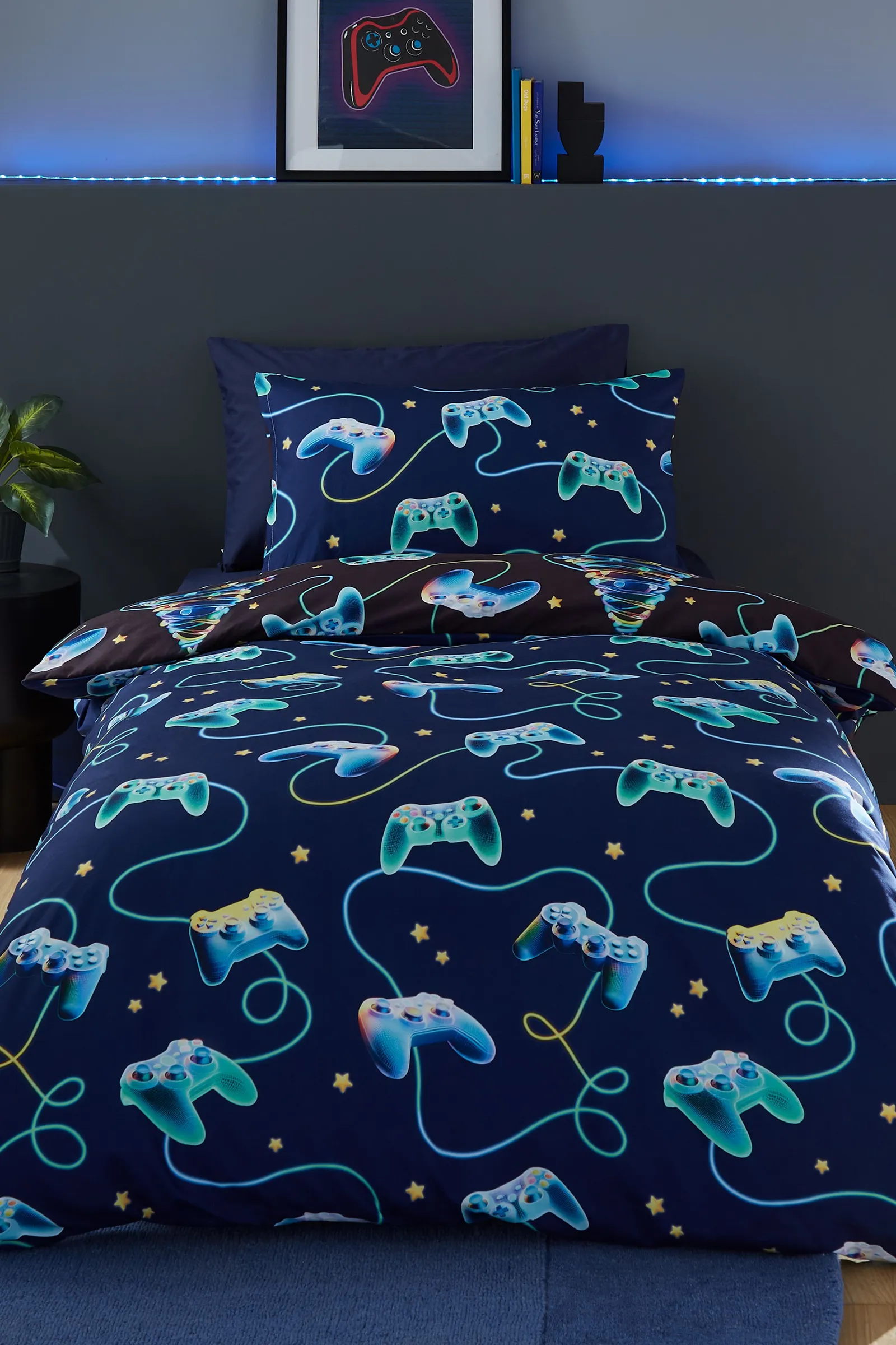 Catherine Lansfield 'Christmas Gamer' So Soft Reversible Duvet Cover Set in Navy 2