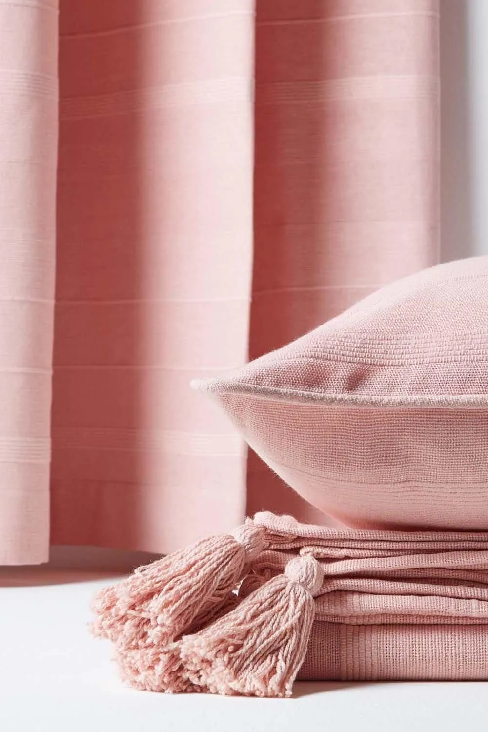 Homescapes Cotton Rajput Ribbed Cushion Cover in Pink 5