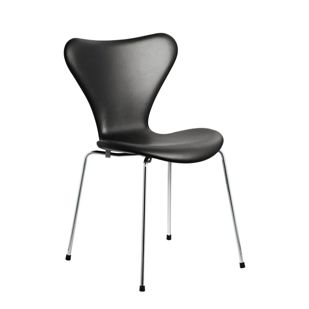 Fritz Hansen Series 7 Chair Grace Leather Black 2
