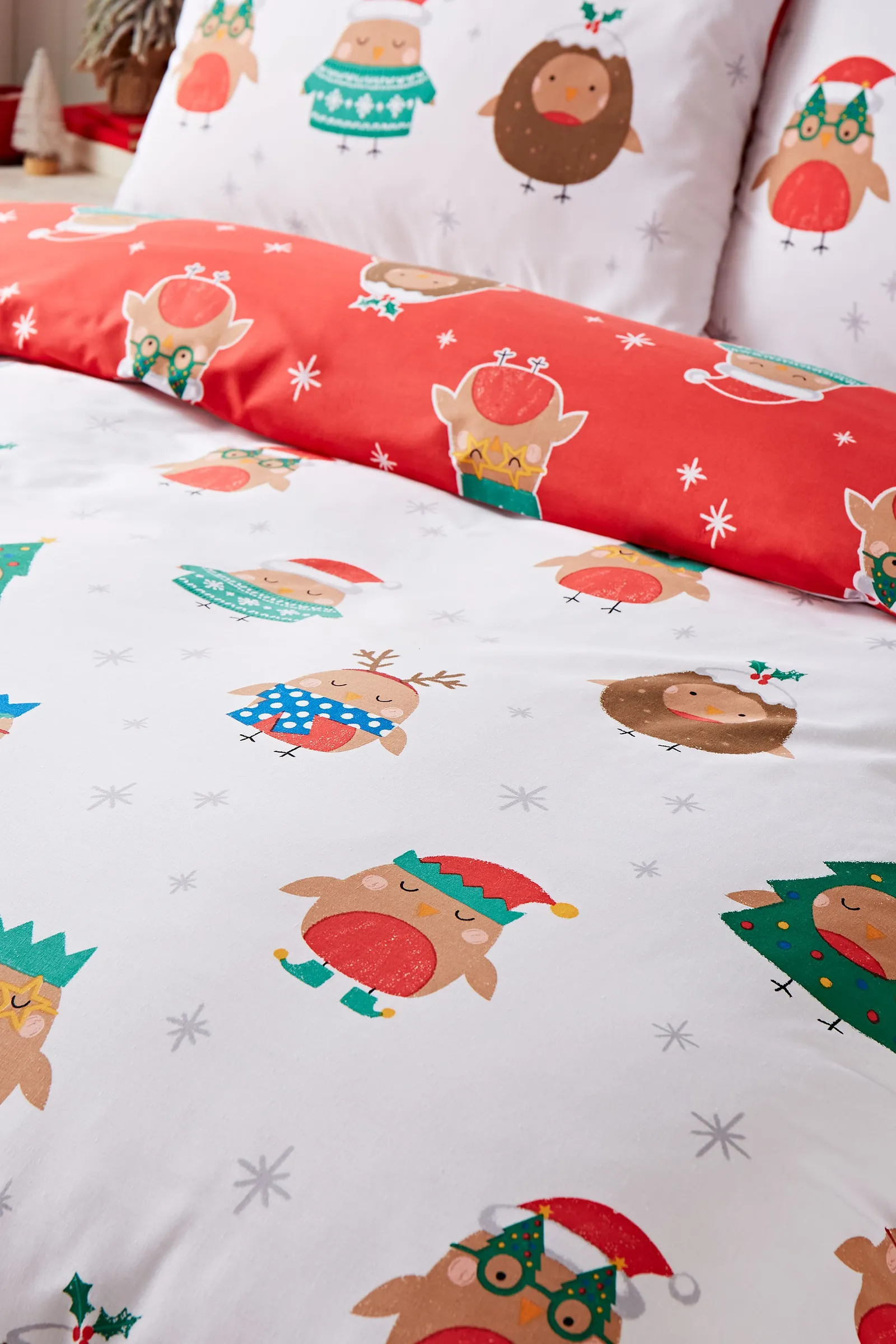 Catherine Lansfield 'Christmas Party Robins' Reversible Duvet Cover Set in White 4