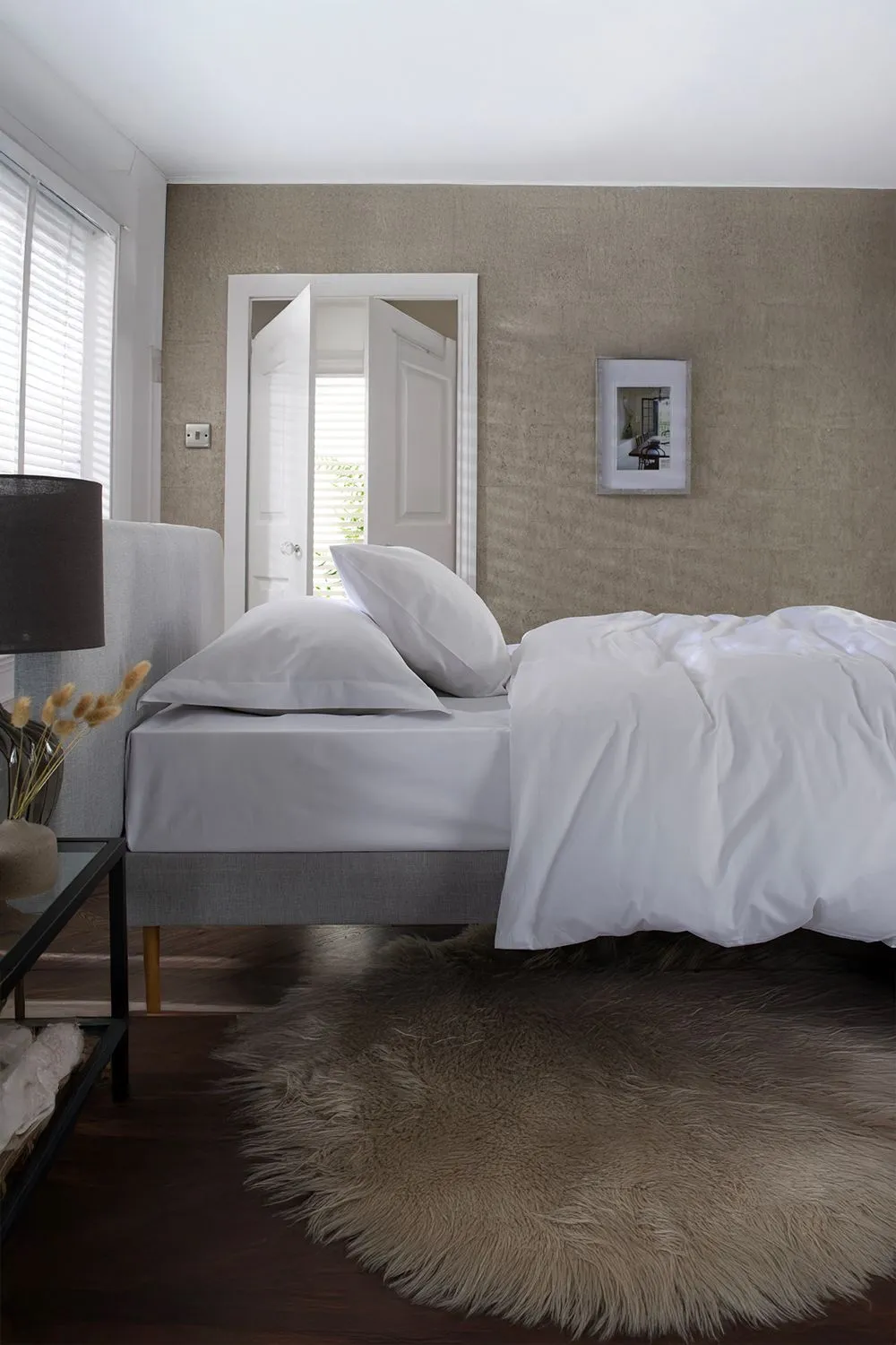 The Lyndon Company Deluxe 400 Thread Count 100% Cotton Plain Dye - Duvet Cover Sets & Fitted Sheets - Soft & Breathable Bedding in White 2