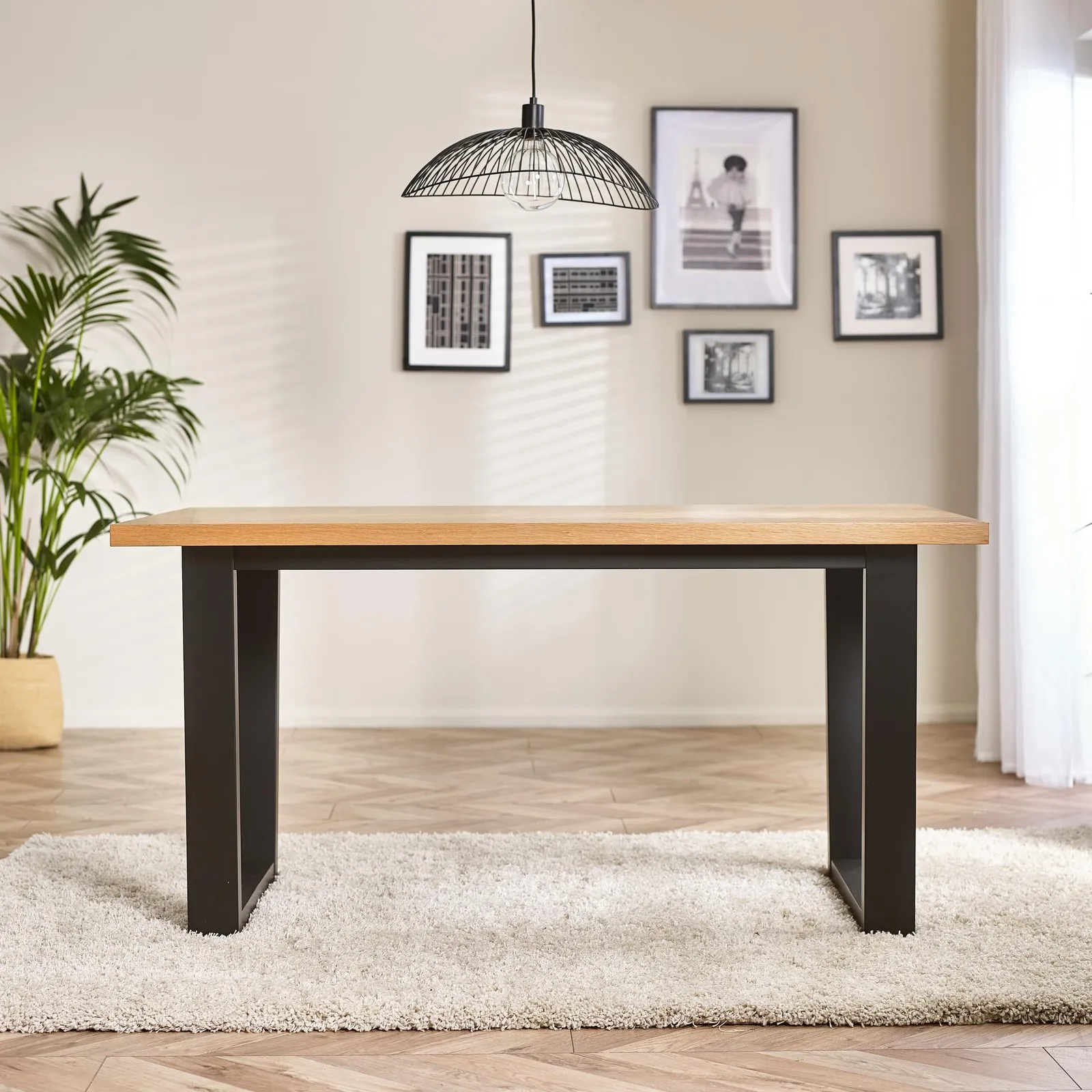 FurnitureboxUK Cotswold Rectangular 6-Seater Oak Coloured Wooden Dining Table With Black Wooden Legs in Light Oak 5