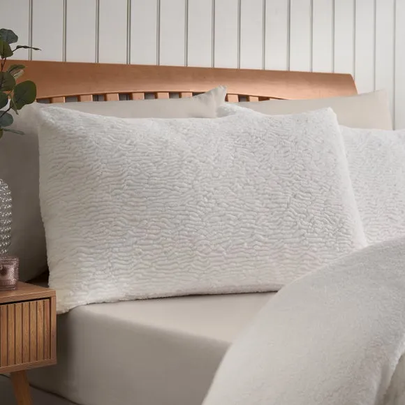 Catherine Lansfield Textured Wave Fur Duvet Cover & Pillowcase Set 3