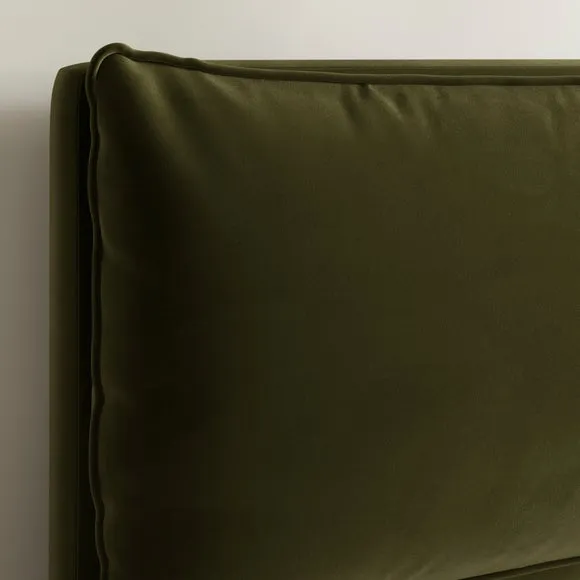 Skylar Velvet Bed 5