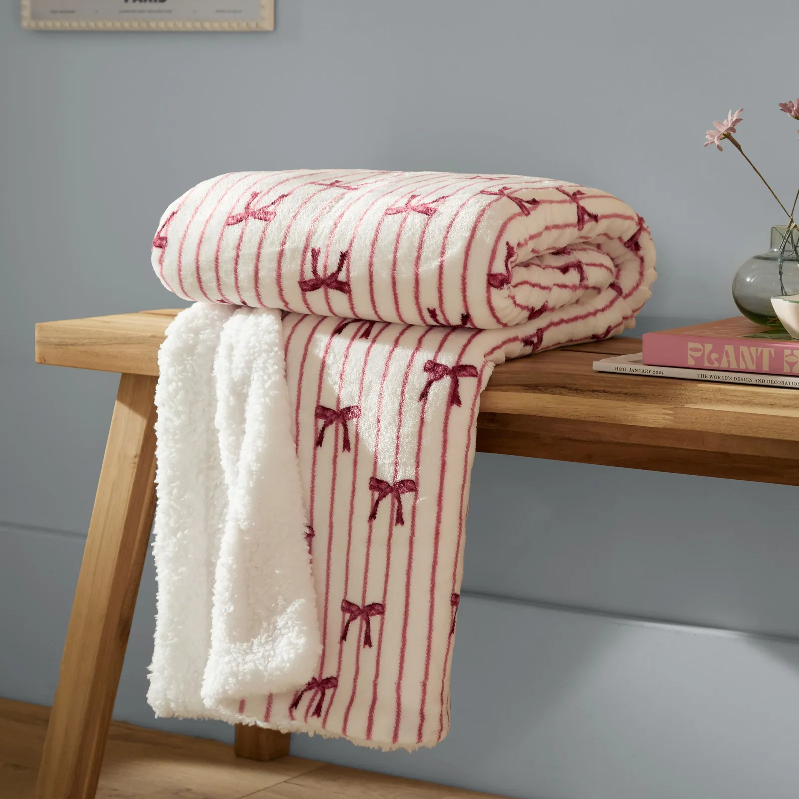 Furn Noortje Bows Sherpa Fleece Throw in Pink