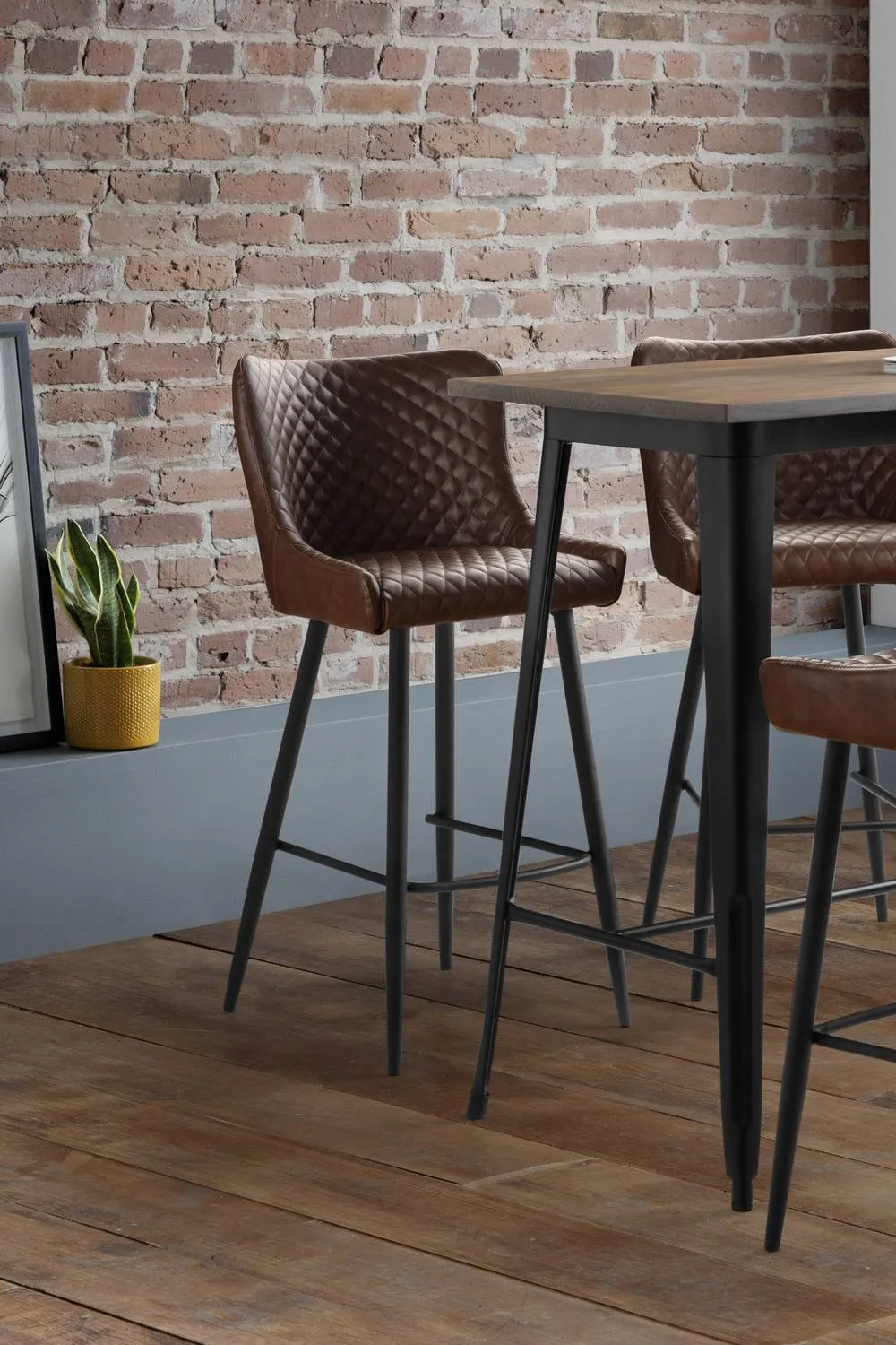 Julian Bowen Luxe Diamond Quilted Upholstered Bar Stool (Set of 2) in Brown 1