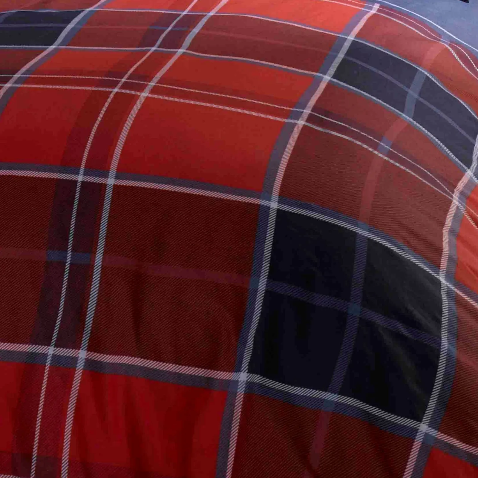 Rapport Home Argyle Design Tartan Polycotton Duvet Set With Pillowcase in Red 3