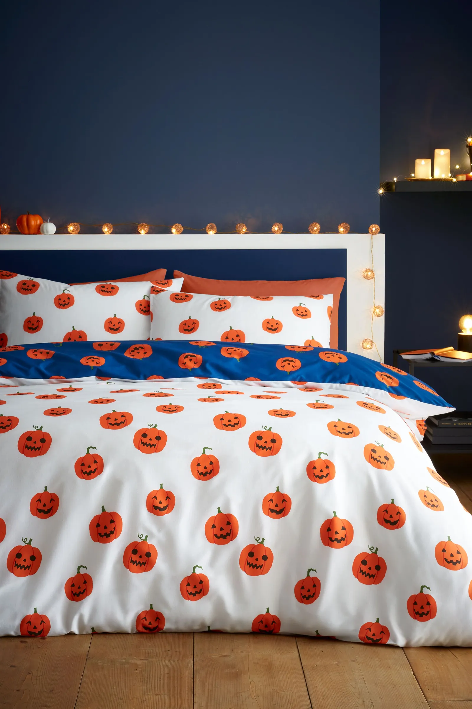 Catherine Lansfield Halloween Pumpkins Reversible Duvet Cover Set in Navy 2