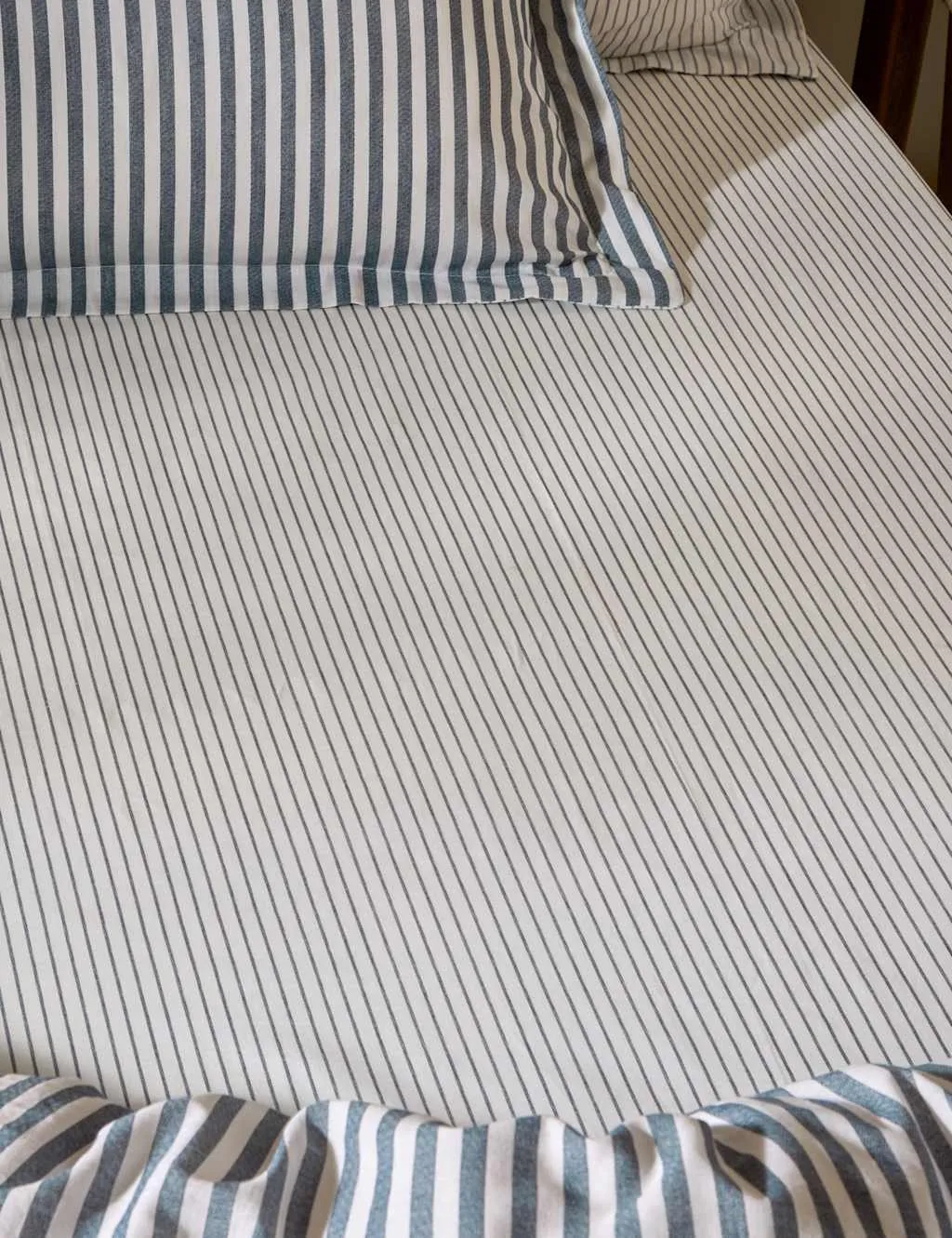YARD Pure Cotton Hebden Striped Fitted Sheet Navy