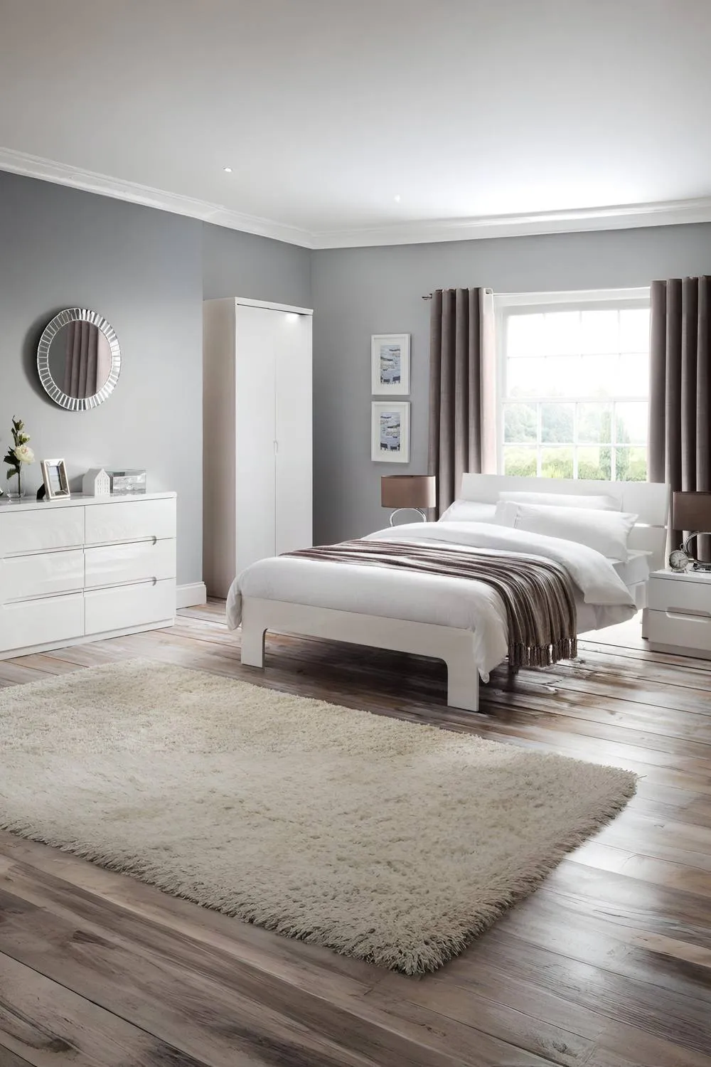 Julian Bowen Manhattan 5 Drawer Narrow Chest in White 2