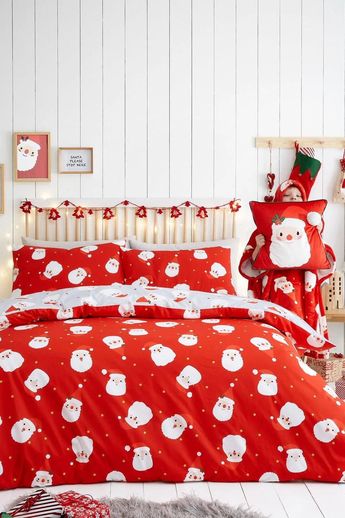 Fusion 'Happy Santa' Easy Care Duvet Cover Set in Red 5