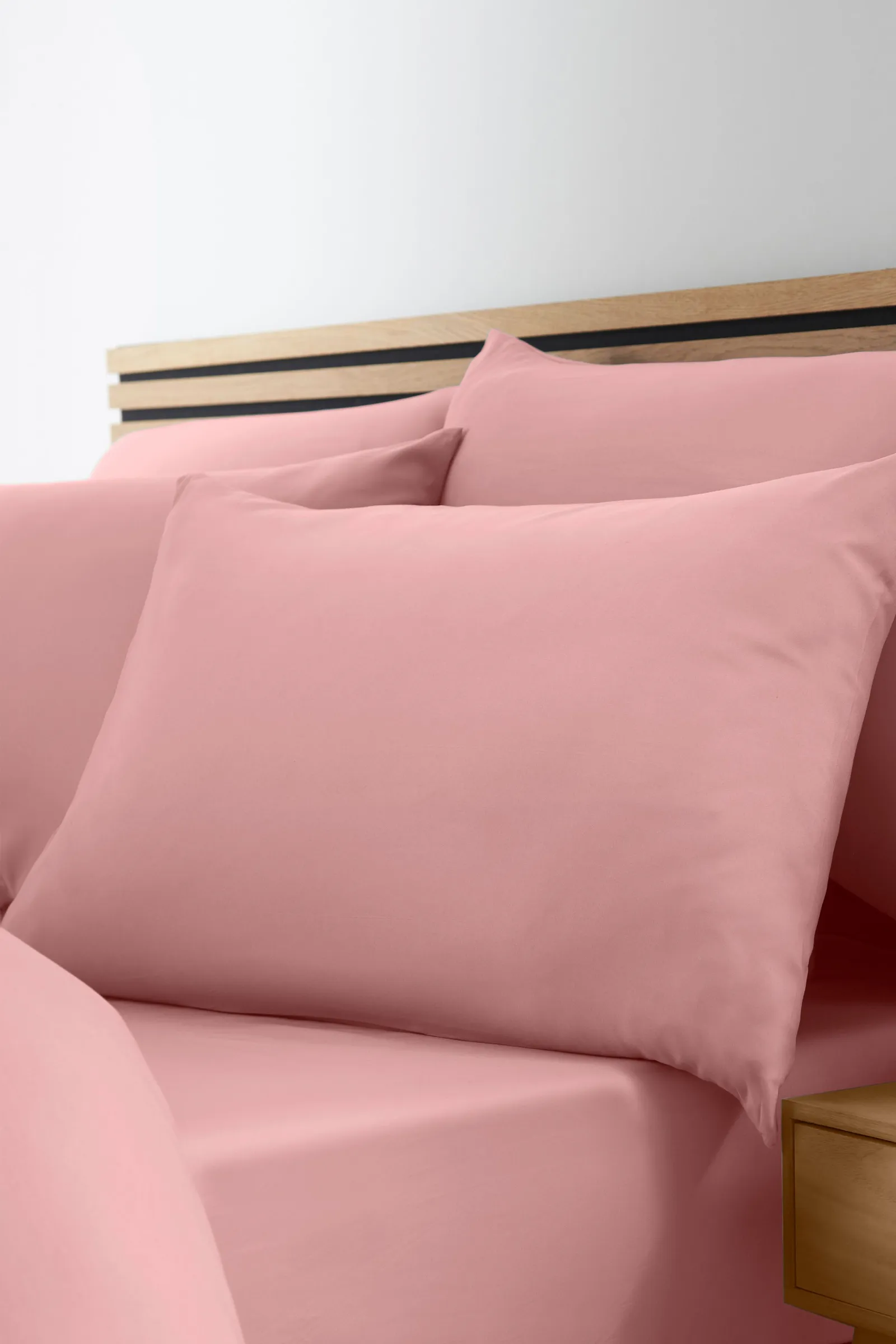 Catherine Lansfield So Soft Non Iron Fitted Sheet in Coral 1