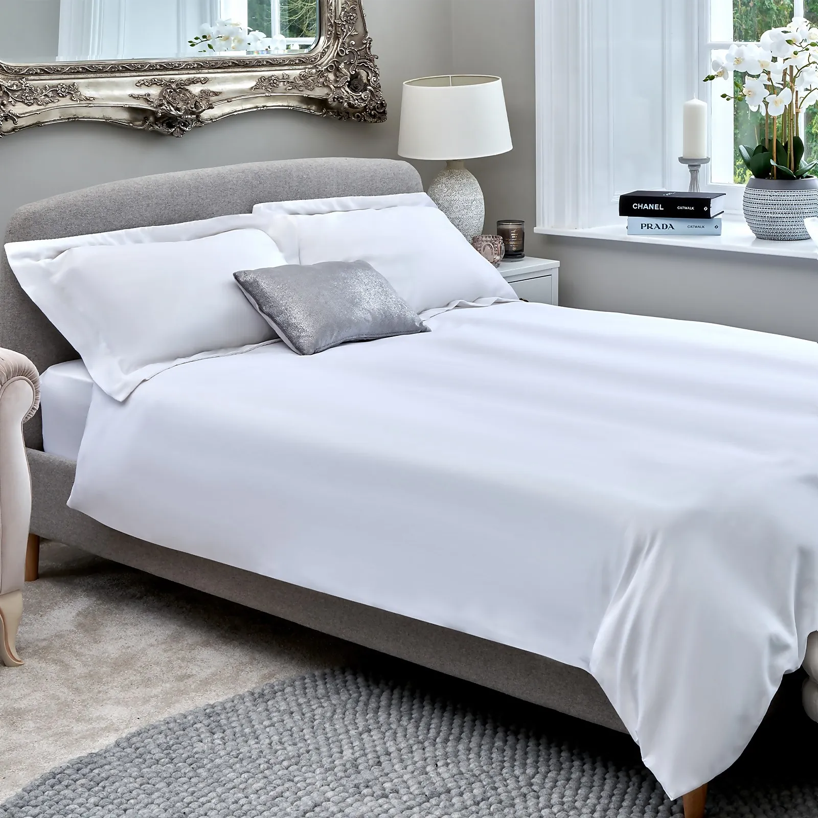 The Willow Manor Egyptian Cotton Sateen 300 Thread Count Super King Duvet Set - Glacier White