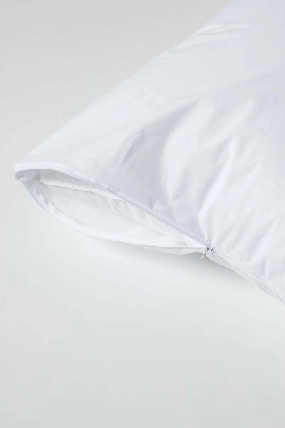 Homescapes Polypropylene Waterproof Pillow Protector Pair in White 4