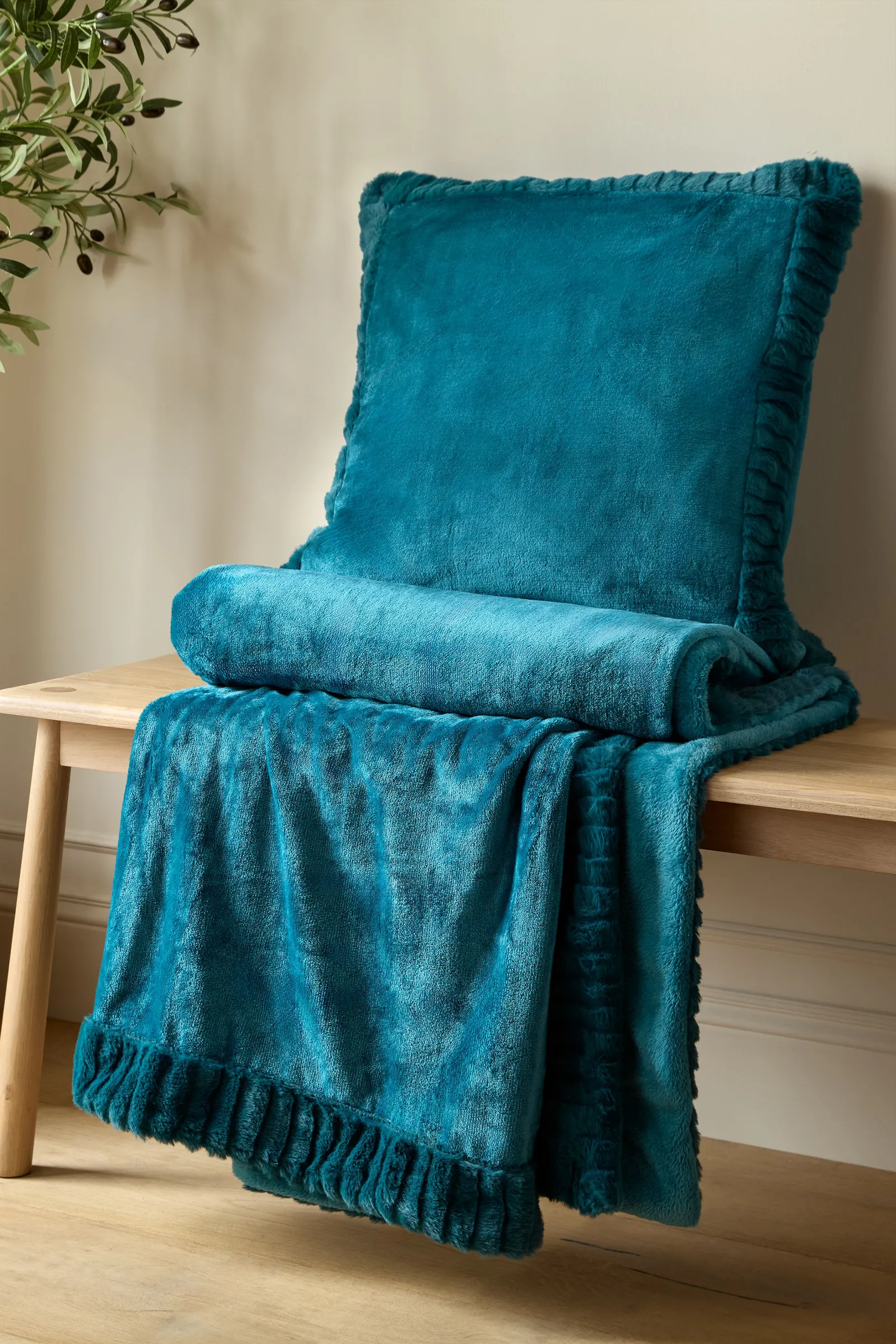 Catherine Lansfield 'Velvet & Faux Fur' 55x55cm Cushion in Teal 3
