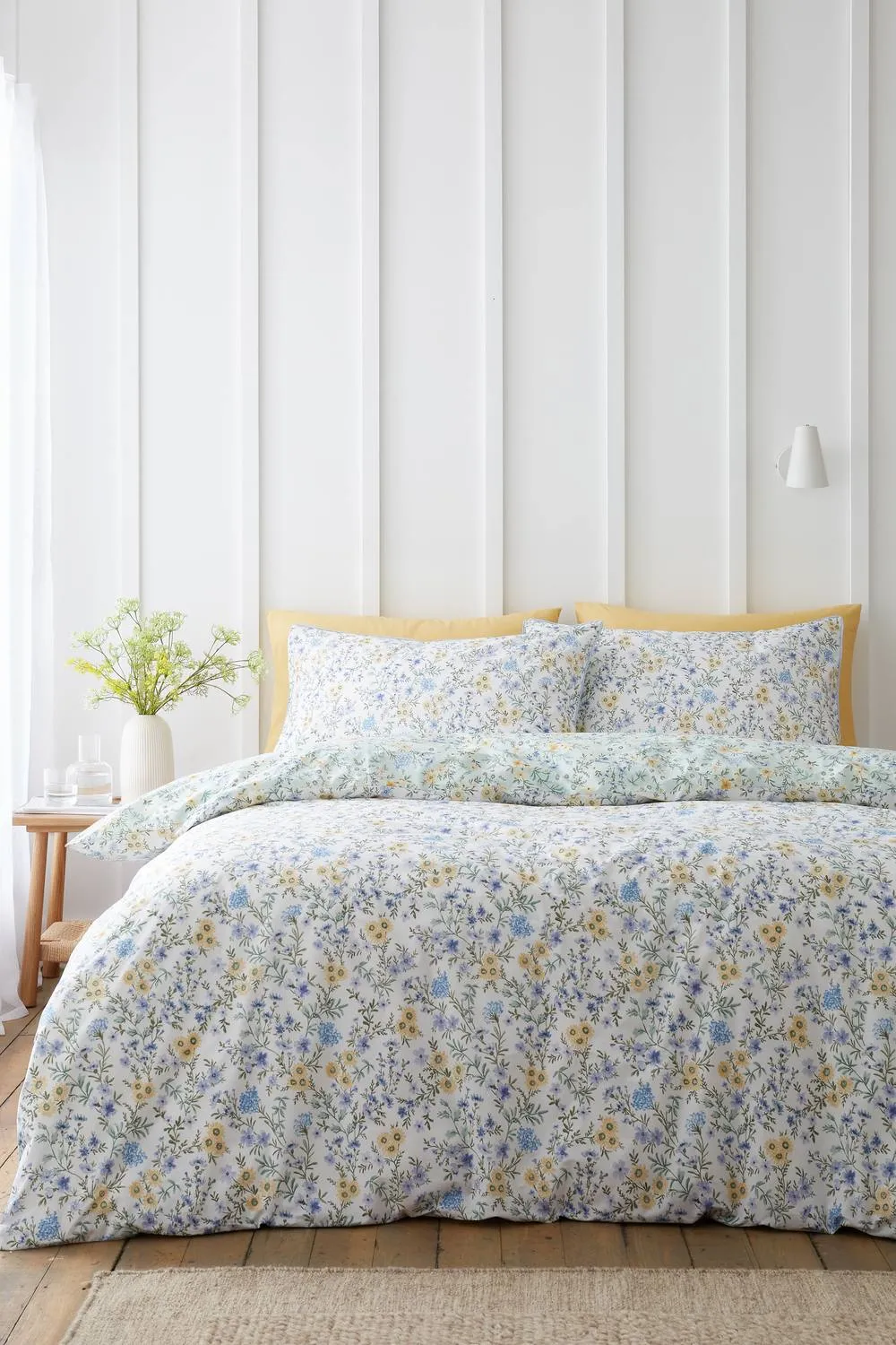 Bianca 'Ditsy Floral' 200 Thread Count Cotton Reversible Duvet Cover Set in Green 2