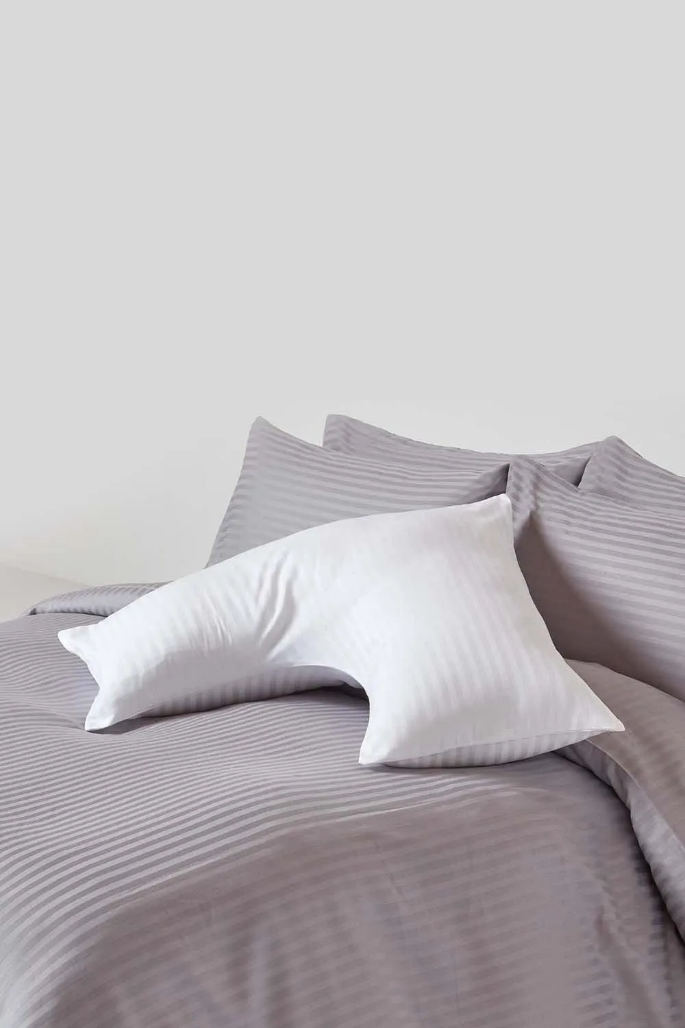 Homescapes Egyptian Cotton Super Soft V Shaped Pillowcase 330 TC in White 2