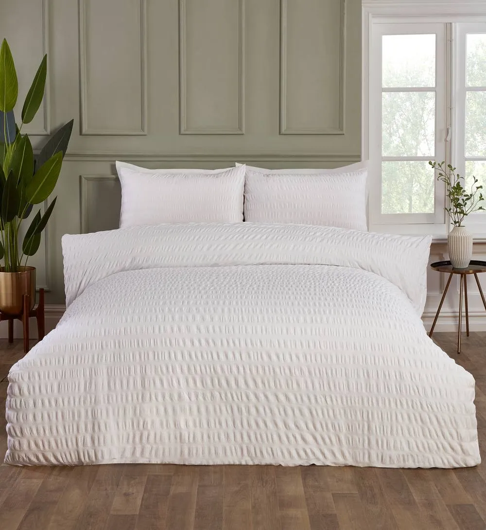 Rapport Home Seersucker Polycotton Luxury Duvet Cover Set with Pillowcase in White 1