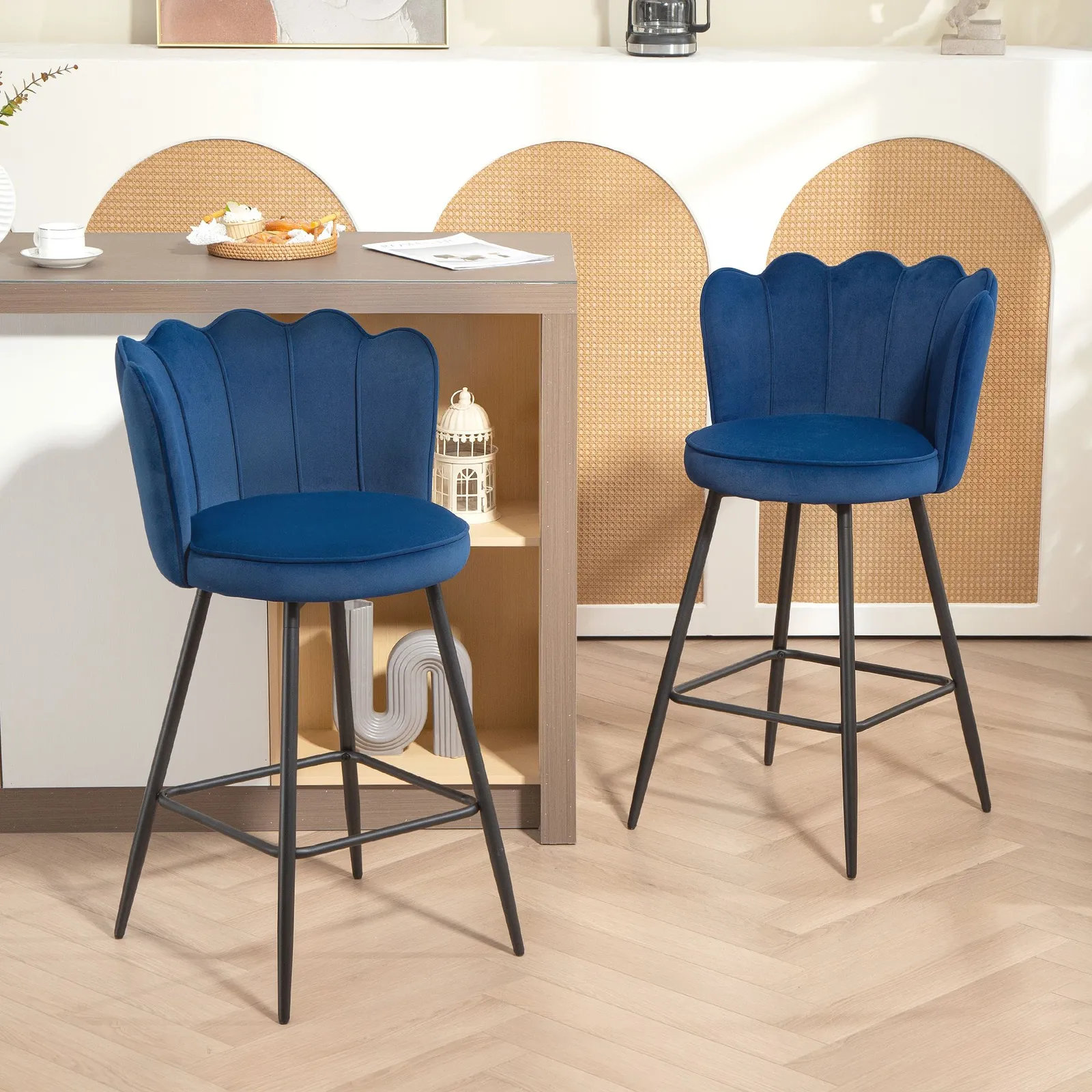 HOMCOM Set of 2 Barstools with Petal Backrest for Kitchen Island in Dark Blue 1