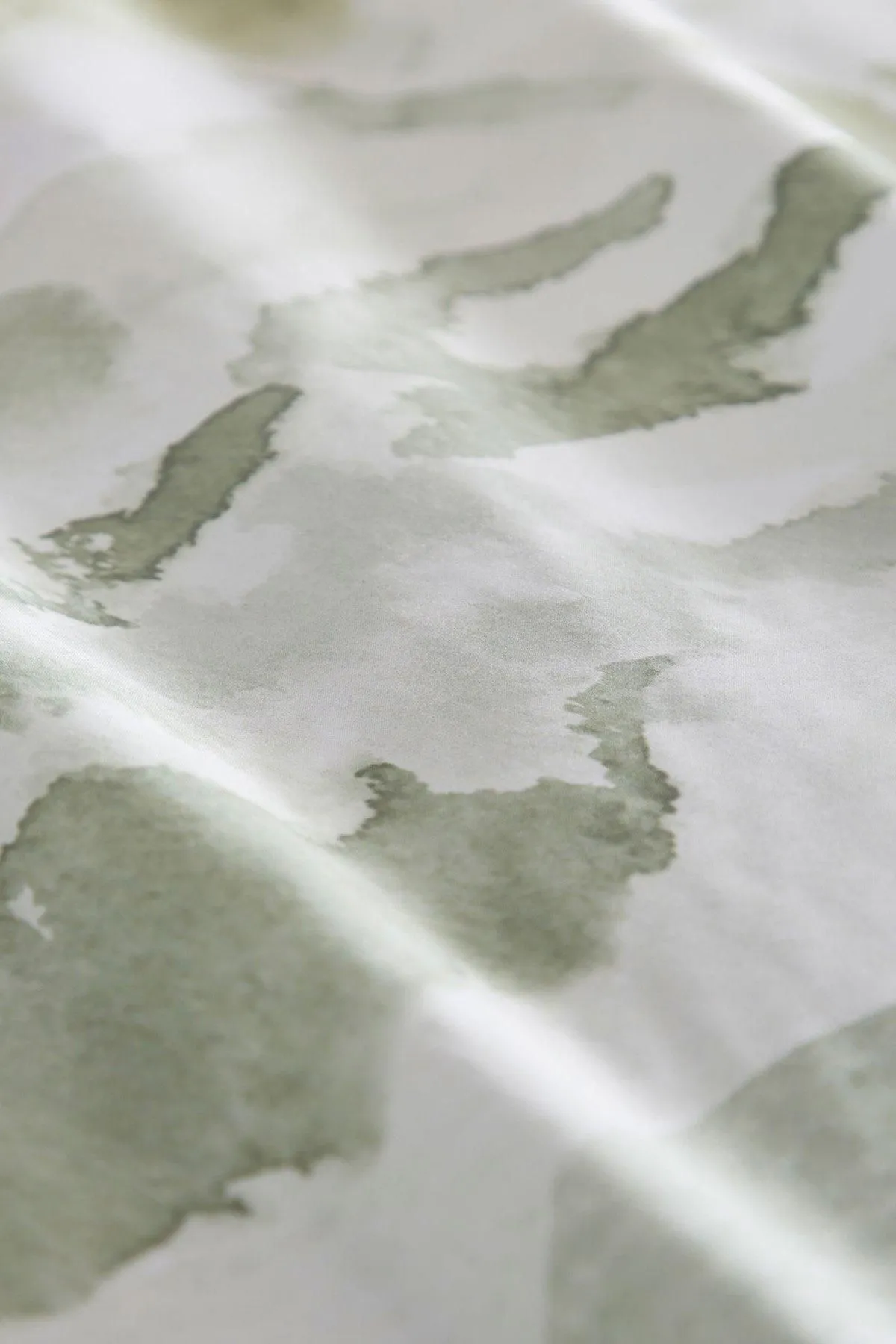 Appletree 'Edale' 100% Cotton Duvet Cover Set With Contrast Piping in Green 3