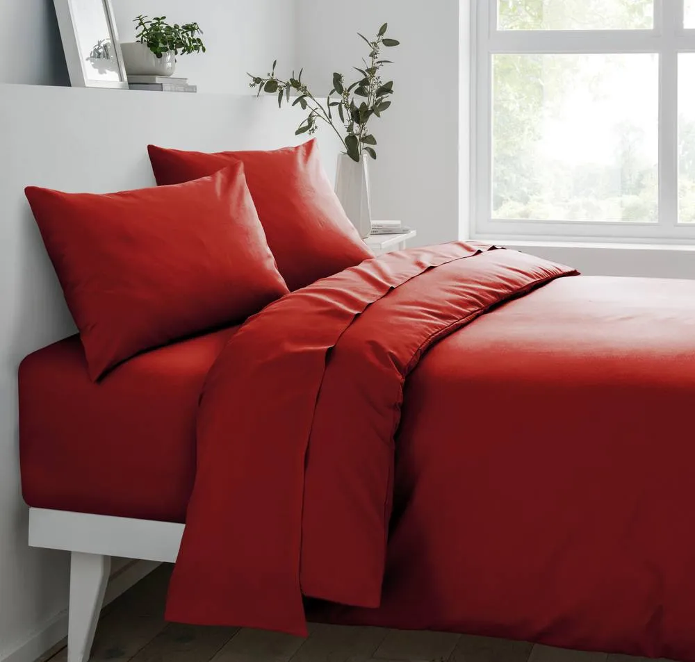 Smart Living Luxury Easy Care Polycotton Duvet Cover With Pillowcases in Red 2