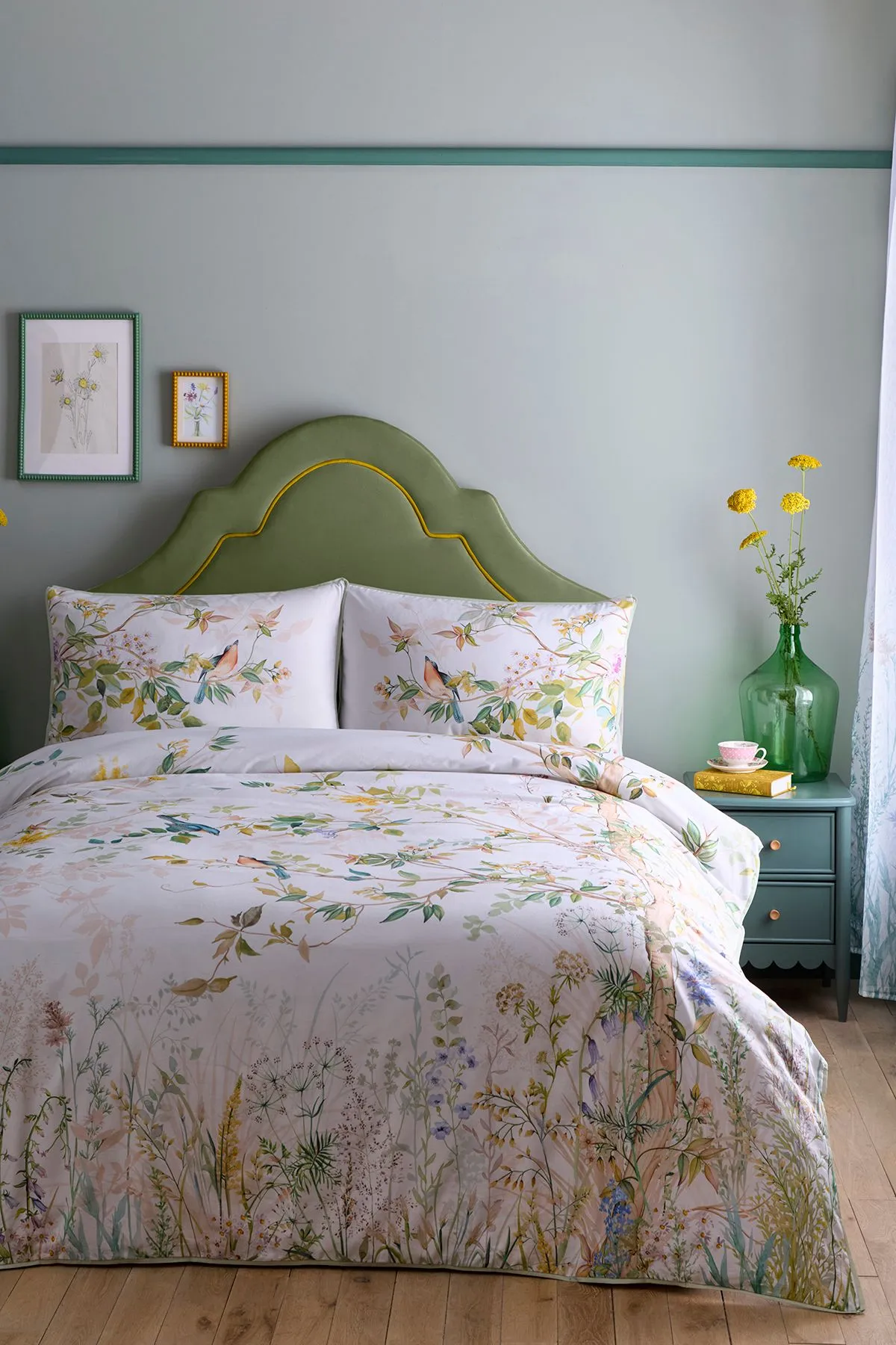Appletree 'Arianna' 100% Cotton Country Garden Print Duvet Cover Set in Natural